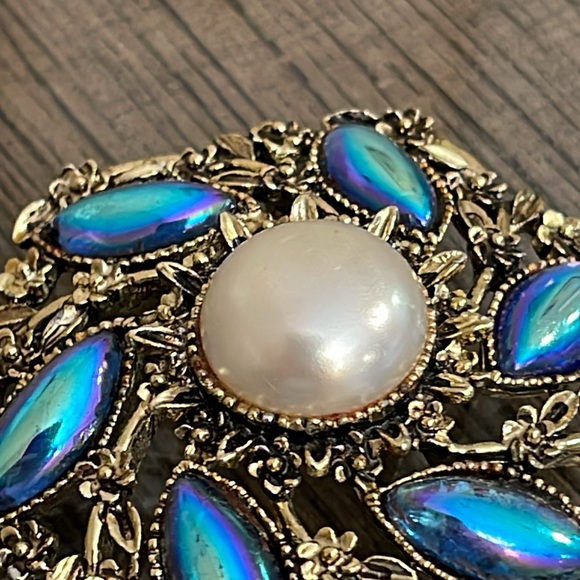 Vintage Antique Gold Victorian Style Pin with Faux Pearl & Oil Slick Gems - Picture 6 of 16